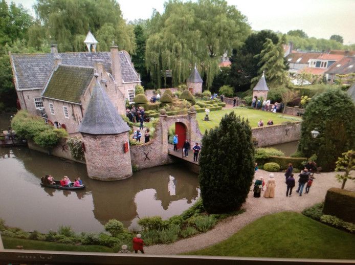 Nacht amateur Bounty Voor 1,3 miljoen euro koop je dit gigantische kasteel in Baarland | Zeeuws  nieuws | pzc.nl