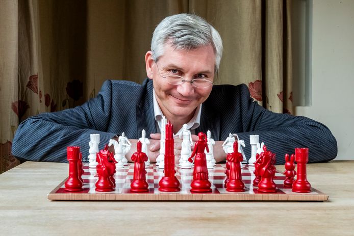Werkgever doden Seraph Schaken met nijntje en de Dom: VVD-raadslid André van Schie ontwerpt  Utrechts schaakspel | Utrecht | AD.nl