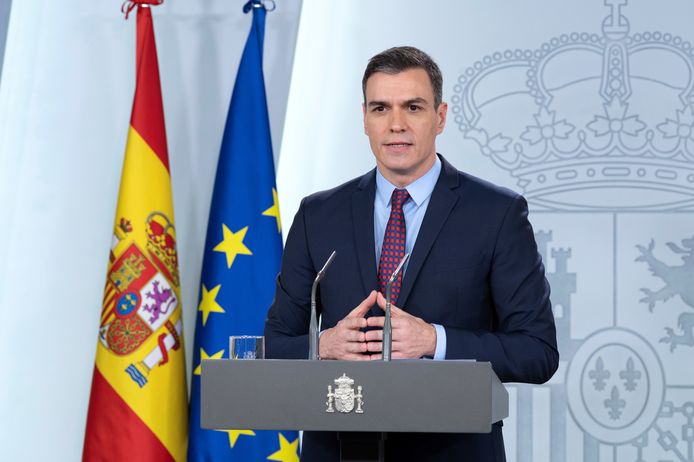 De Spaanse premier Pedro Sánchez roept vrijdag de "alarmtoestand" uit om de bestrijding van het coronavirus beter te kunnen aanpakken.