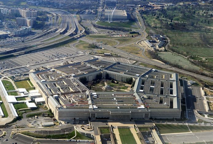 Het Amerikaanse ministerie van Defensie lijkt aan te sturen op een nieuw contract waarbij ook internetconcern Amazon aan boord wordt gehaald.