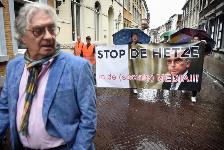Protest in Roermond in 2016 tegen de 'hetze in de sociale media' rond Jos van Rey. Beeld Marcel van den Bergh / de Volkskrant