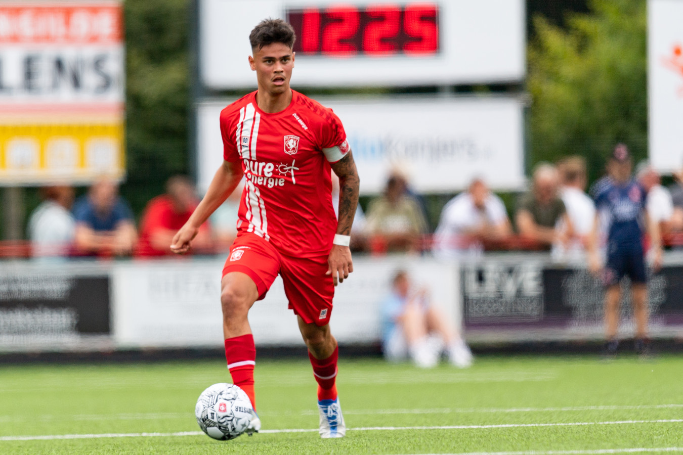 Mees Hilgers kan goed leven met nog een jaar FC Twente ‘Wij spelen ook