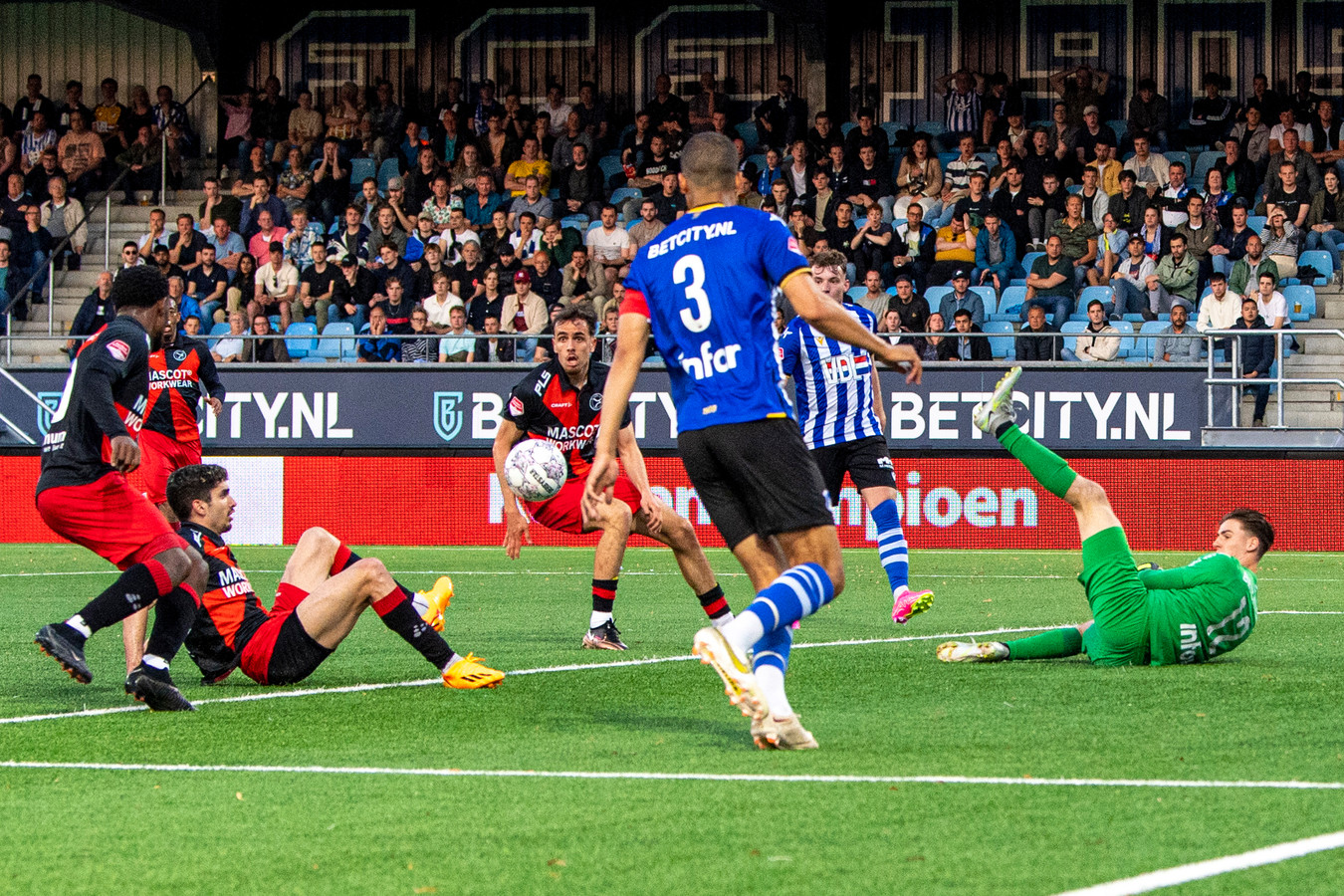 Twee jaar en vele kilo‘s later, laat deze reservekeeper FC Eindhoven ...