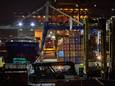 Een containerterminal in de Rotterdamse haven.