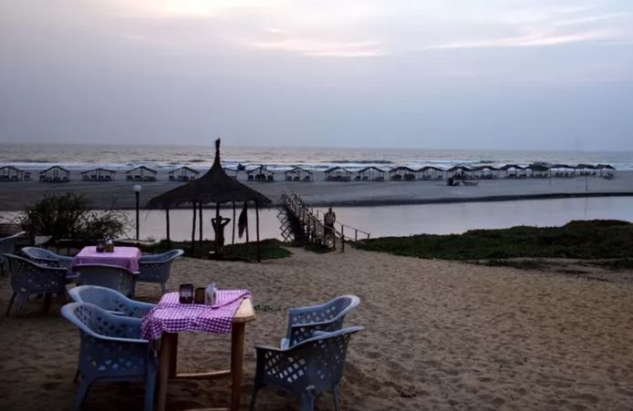 Het strand van Mandrem in Goa, waar de Nederlandse in een yogaresort verbleef.