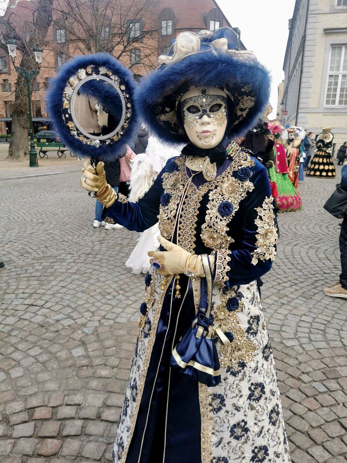 Clancy Slim uniek IN BEELD. Brugge is dit weekend opnieuw in de ban van het Venetiaanse  carnaval: “Mijn moeder heeft 6 maanden gewerkt aan onze 2 kostuums” |  Brugge | pzc.nl