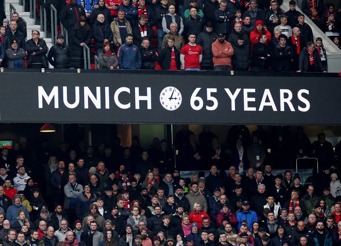 De klok op Old Trafford staat voor altijd stil op 15.03 uur, het moment van de crash.