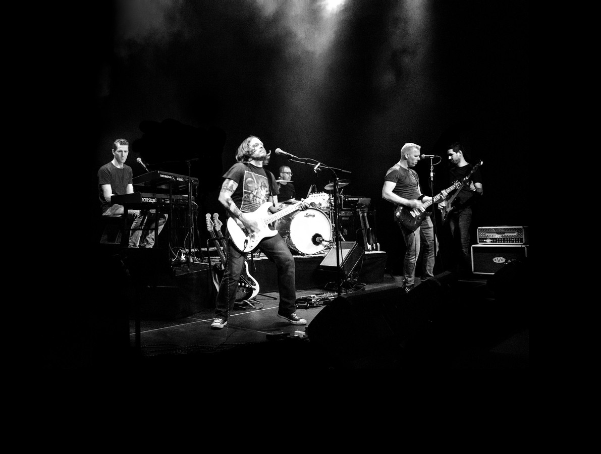 Rockband uit Vroomshoop schrijft nummers voor tweede album | Foto ...