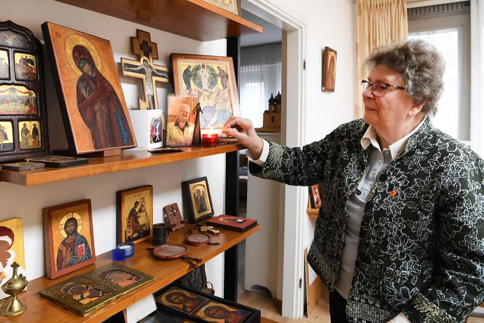 Zuster Veerle gaat met de iconen verder in de geest van zuster Delian ...