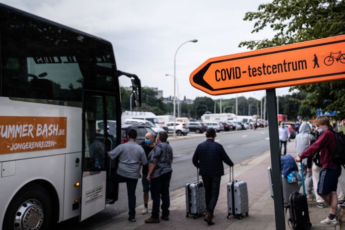 De bussen met de positieve gevallen arriveerden zaterdagochtend – na een rit van 18 uur - aan het Crowne Plaza Hotel in Antwerpen.