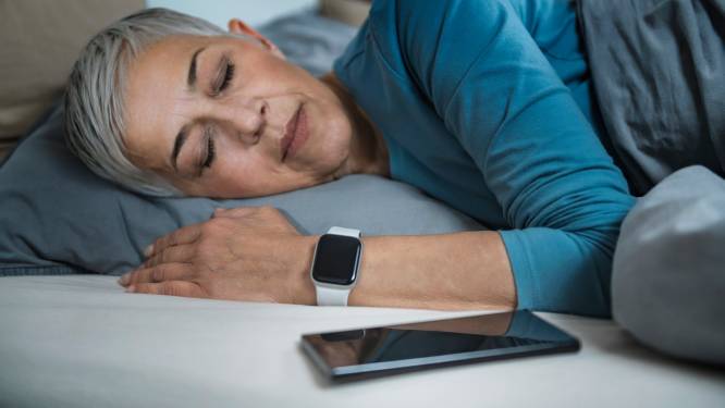 Slaaponderzoeker stelt: Telefoon en smartwatch onbetrouwbaar voor meten slaap