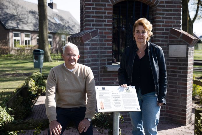 Pieter Bouwmans en Franka van den Heuvel hebben dit jaar het draaiboek voor de Corneliusviering in Zeilberg weer tevoorschijn kunnen halen.