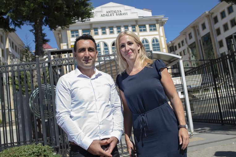 Murat Memis en Lilian Marijnissen bij de rechtbank van Antalya na de vrijspraak van Memis. Beeld ANP