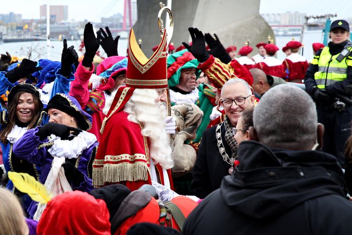 Hij Komt Hij Komt Intocht Van Sint Is Iets Korter Maar Hij Meert Tenminste Weer Aan In Rotterdam Rotterdam Ad Nl