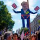 Duizenden Britten protesteren tegen Johnson