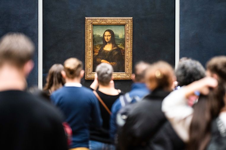 ► Bezoeker valt Mona Lisa in Louvre aan met taart - De Morgen