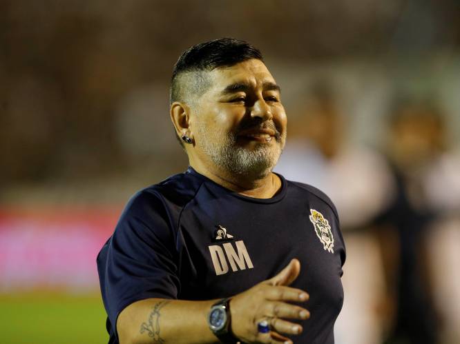 Maradona ontketent revolutie in La Plata, maar al wat hij doet wordt nog steeds onder vergrootglas gelegd: “Grootste uitdaging in mijn leven”