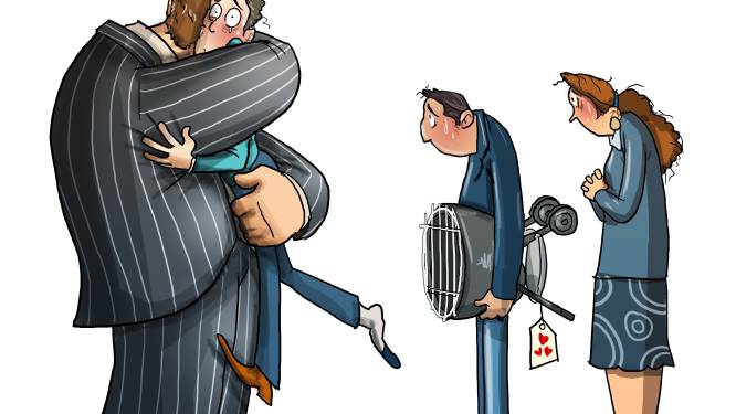 Directeur wil verplichte knuffel van personeel: ‘De vertrouwenspersoon was zijn zoon’
