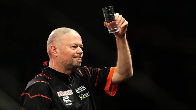 European Darts Open | Raymond van Barneveld wint en maakt zich op voor kraker met Michael van Gerwen