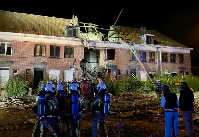 De ravage na de explosie in een rijwoning langs de Beukenlaan in Kortrijk.