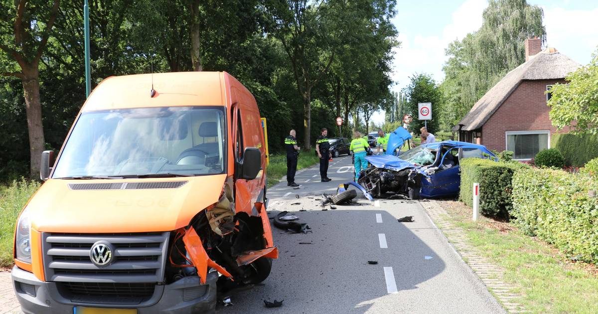 Gewonde bij zwaar ongeluk tussen auto en bestelbus in ...