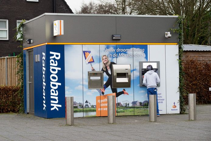 Risico? krijgt weer pinautomaat in | Alphen AD.nl