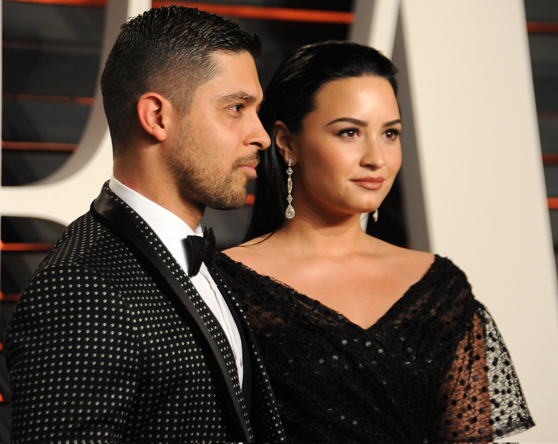 Demi Lovato blikt terug op haar relaties met oudere mannen: “Het is ...