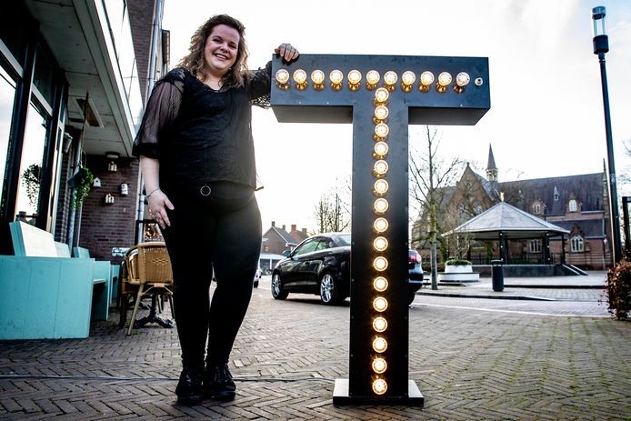 Yvette van Heugten van Tante Thee organiseert op 11 februari 'nep' trouwen in het kader van Valentijnsdag.
