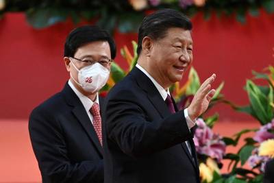 25ste verjaardag teruggave van Hongkong aan China: Xi Jinping installeert omstreden regeringsleider