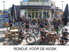 Mountainbikers trappen door de duinen om hun stamcafé De Kiosk te redden