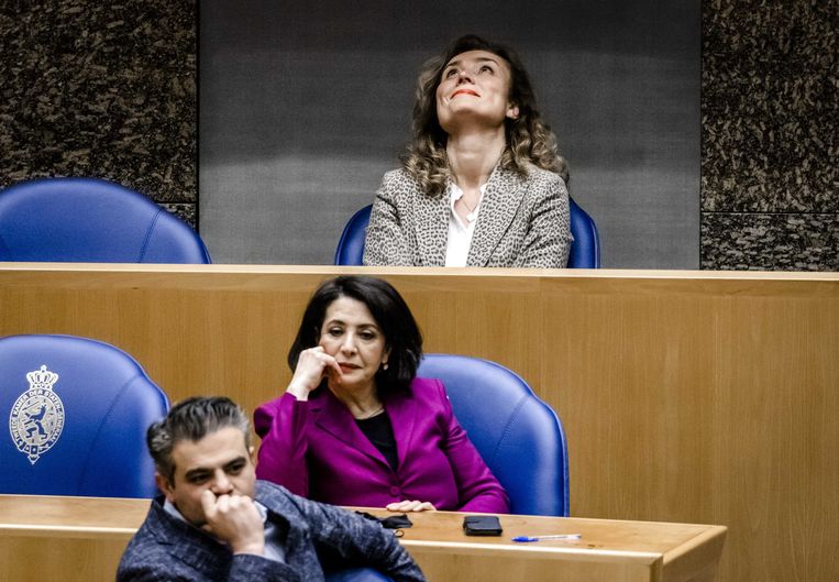 Vera Bergkamp (D66) hoort dat zij is verkozen tot de nieuwe voorzitter van de Tweede Kamer.  Beeld ANP