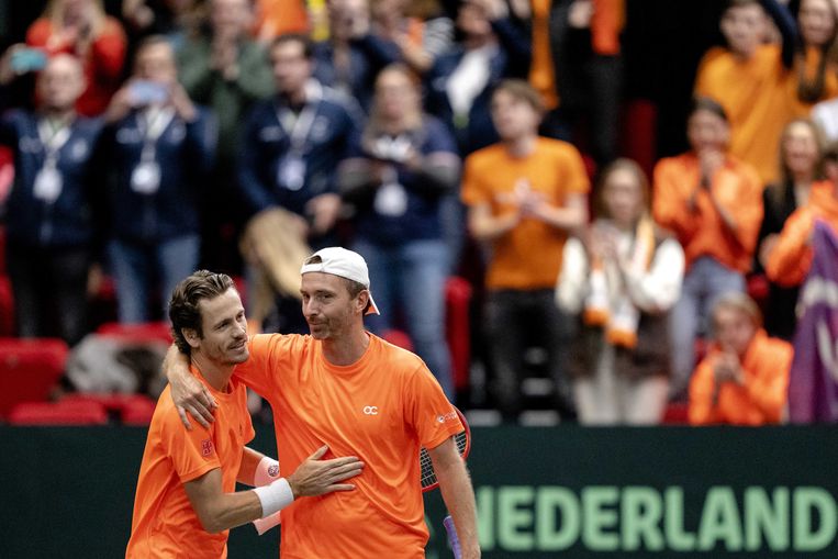 De buit is binnen: Wesley Koolhof (links) en Matwé Middelkoop hebben het beslissende derde punt binnengehaald. Beeld ANP / Sander Koning