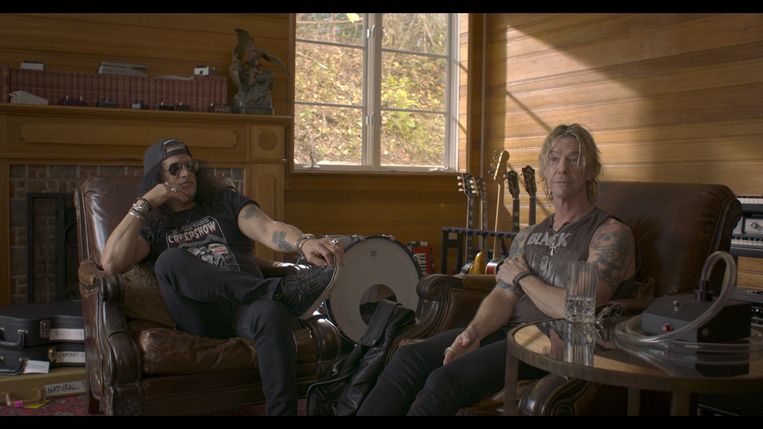Duff McKagan en Slash van Guns N’ Roses in ‘What Drives Us’. Beeld 