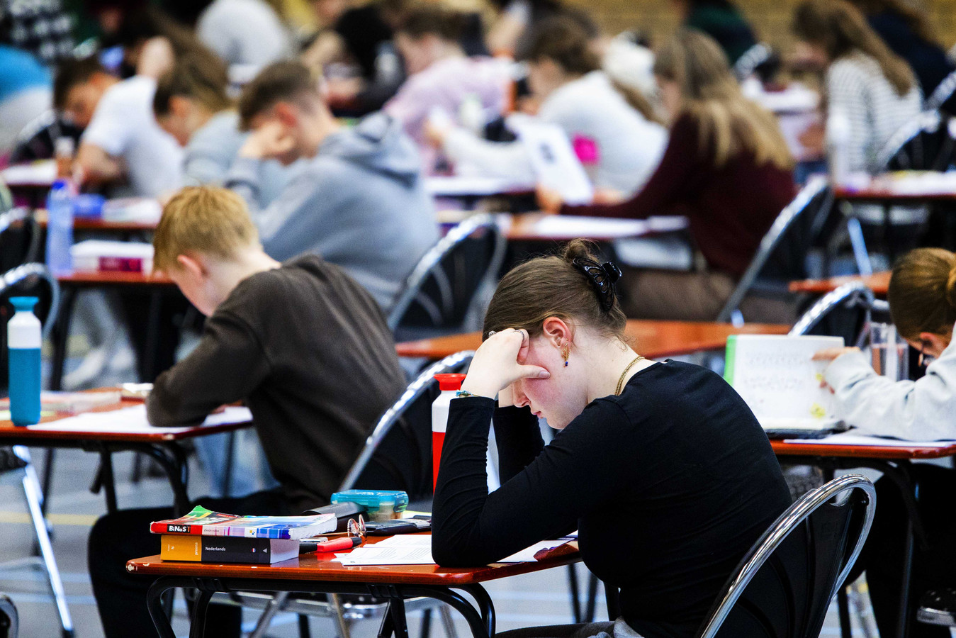 Niet schrikken woensdag ‘De examenresultaten zullen dit jaar lager liggen. Dat kan niet anders
