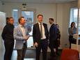 CEO Frederick Flamand van GIEC geeft een rondleiding aan premier Alexander De Croo.