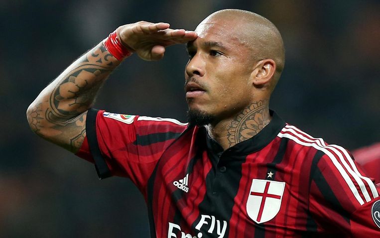 Nigel de Jong viert zijn goal tegen Fiorentina. Beeld epa