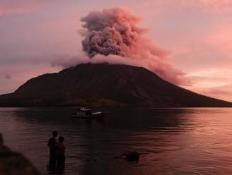Nouvelle éruption du volcan Ruang en Indonésie