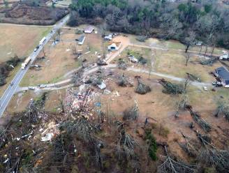 Beelden tonen vernieling na doortocht tornado’s in VS: zeker 9 doden