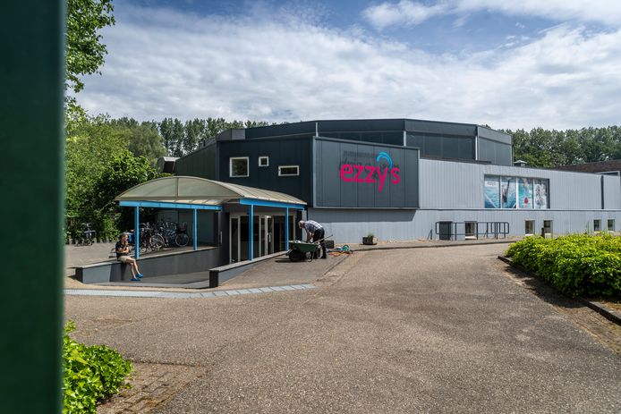 Zwemvereniging Beek en Donk vreest voor het einde omdat de bodem van het zwembad straks misschien te diep is voor zwemlessen.