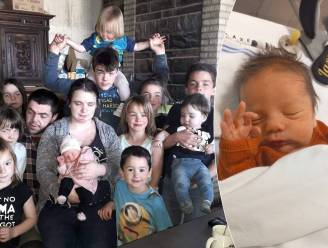 Gwenny en Marino verwelkomen dertiende kindje, allemaal hebben ze naam met letters ‘A’, ‘L’, ‘E’ en ‘X’: “Laxe maakt ons gezin nu pas écht compleet” 