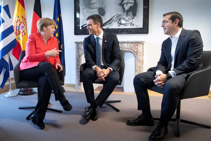 Duitse bondskanselier Angela Merkel, Spaanse premier Pedro Sanchez en Griekse premier Alexis Tsipras.