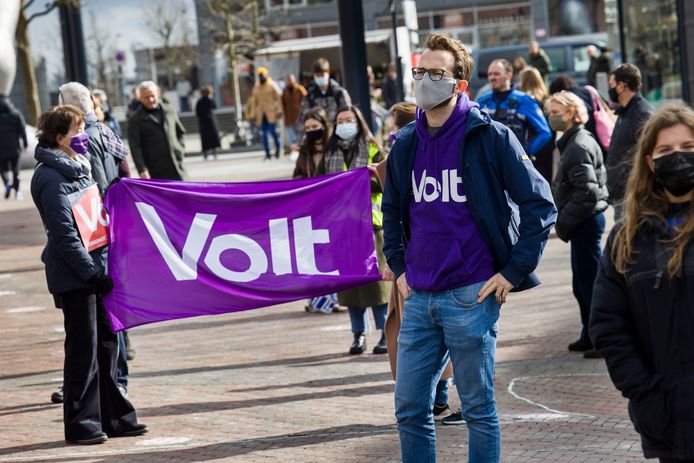 Leden van Volt waren in maart zichtbaar aanwezig op de Binnenrotte tijdens het ‘Klimaatalarm’, een protestbijeenkomst om meer aandacht voor het milieu te vragen.