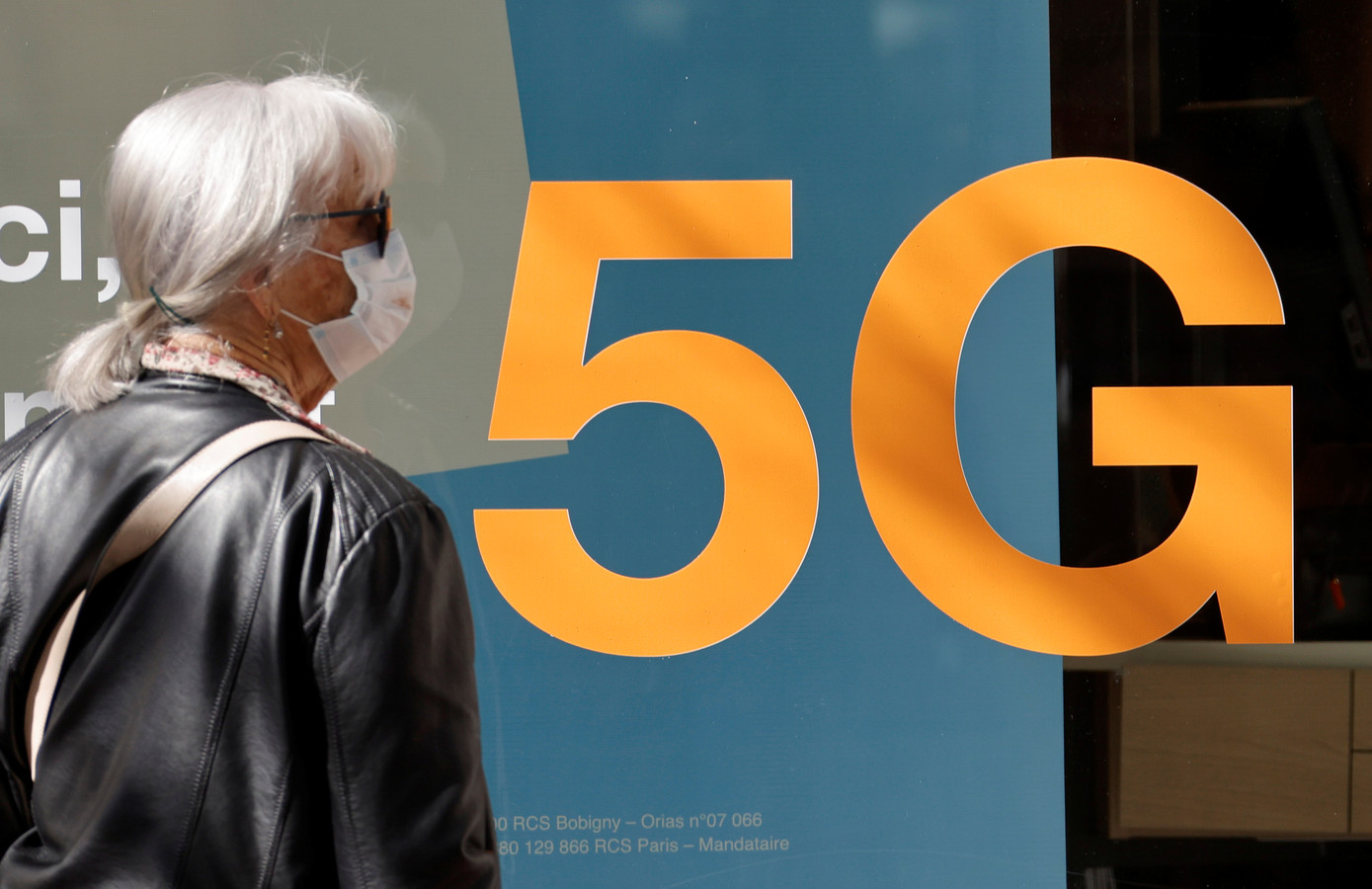Un panneau présentant la 5G à Nice, le 1er avril 2021.