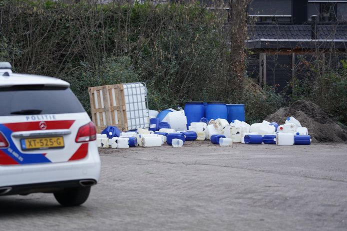 Het gedumpte drugsafval in het centrum van Bavel.
