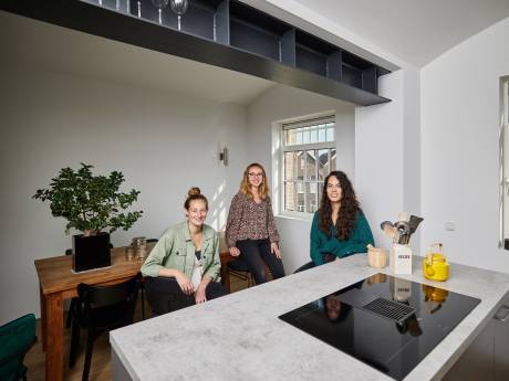 Tralies voor de ramen en zware celdeuren: Tara, Maxime en Wendy wonen in oude gevangenis