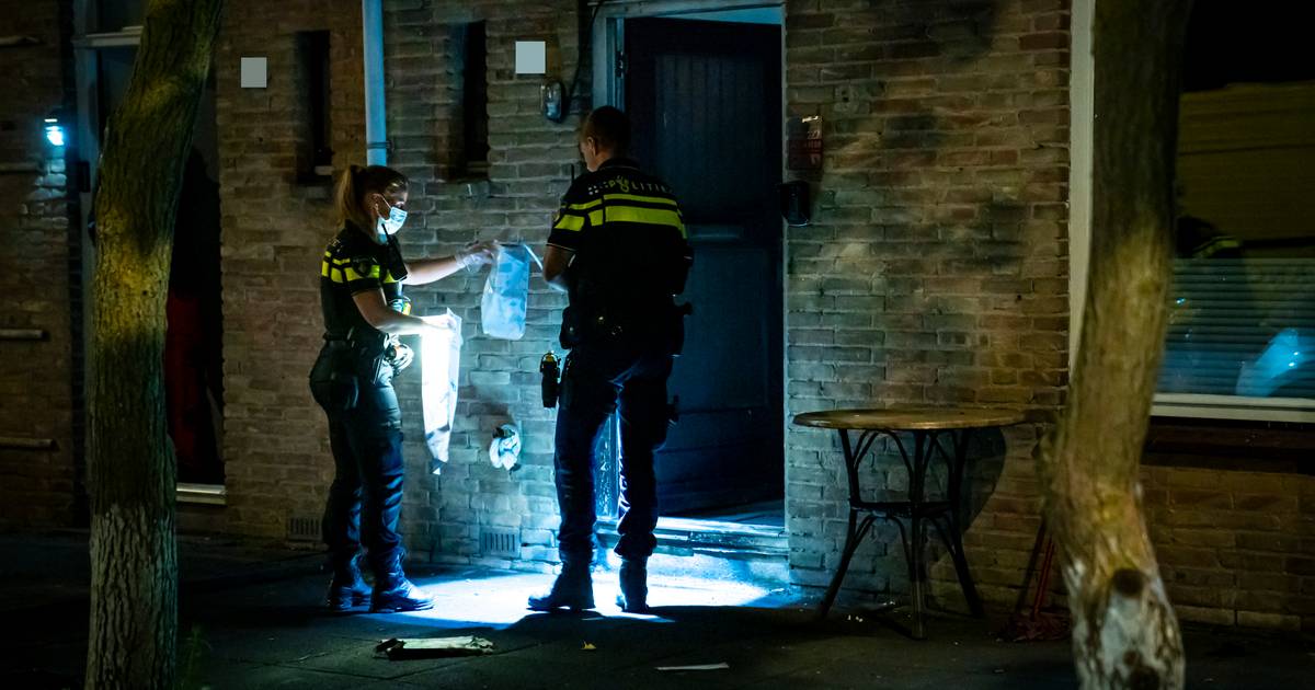 Schade aan woning door explosie op Middenhagen in Rotterdam-IJsselmonde