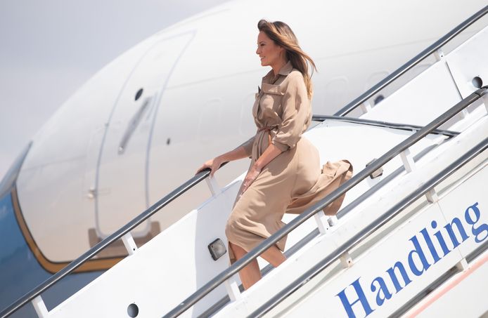 Melania Trump tijdens de bewuste Afrika-reis, waar ze ruzie zou hebben gekregen met Mira Ricardel.