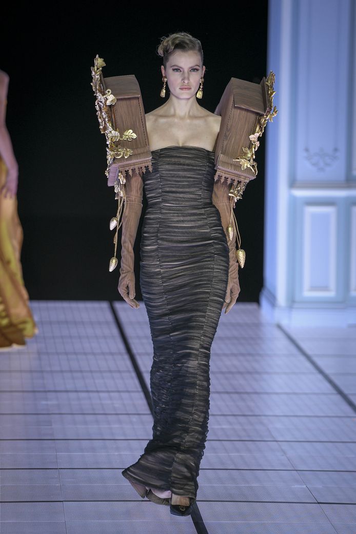 Sfilata Moschino durante la Milano Fashion Week.
