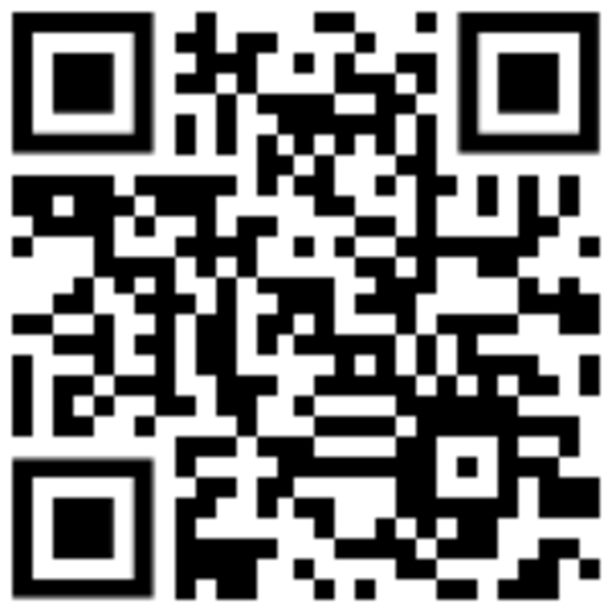 Scan de QR code en u ziet Iversens filmpje waarin de kleding-transformaties in elkaar overlopen.  Beeld 