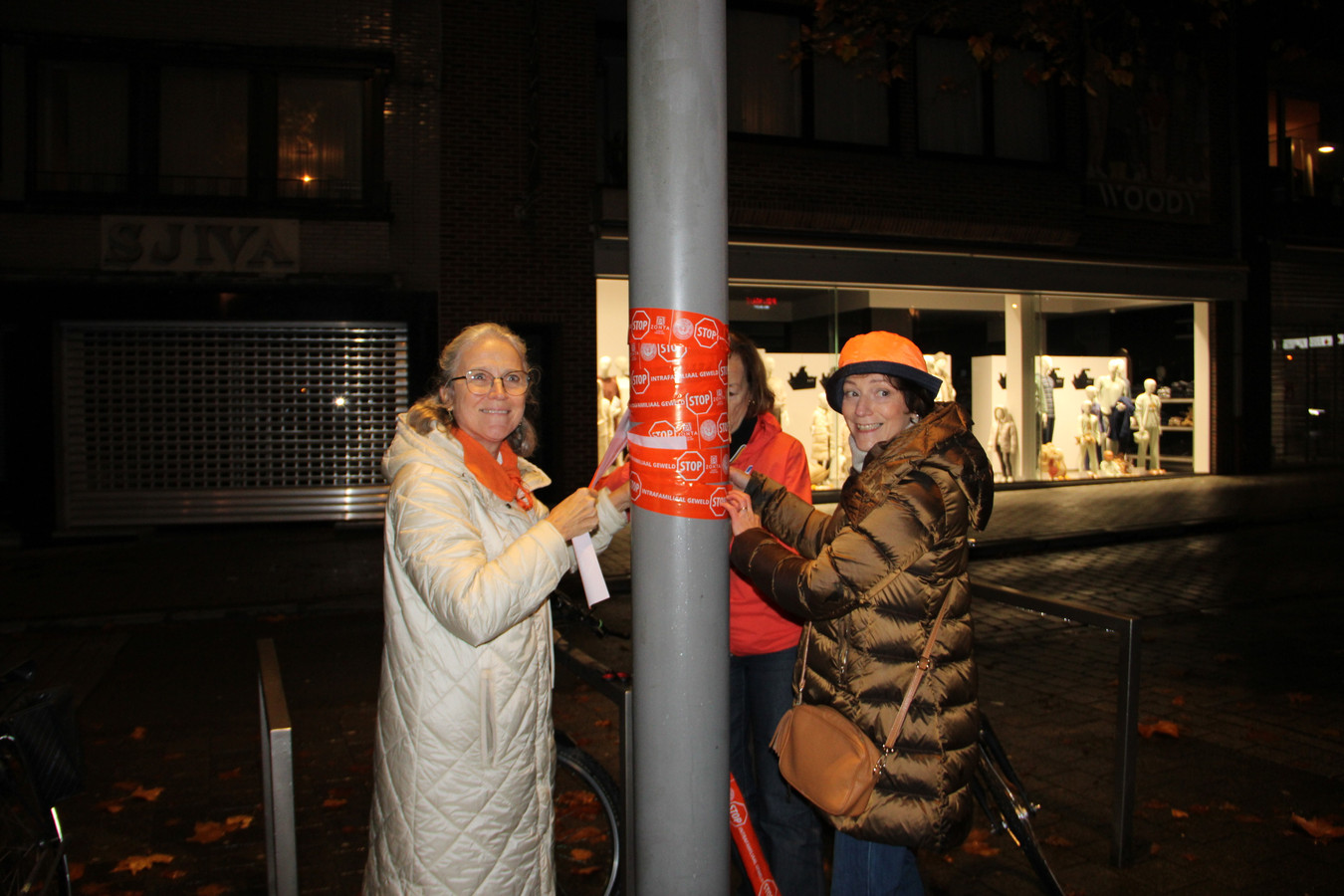 Bomen en beelden krijgen oranje lintjes in strijd tegen intrafamiliaal ...